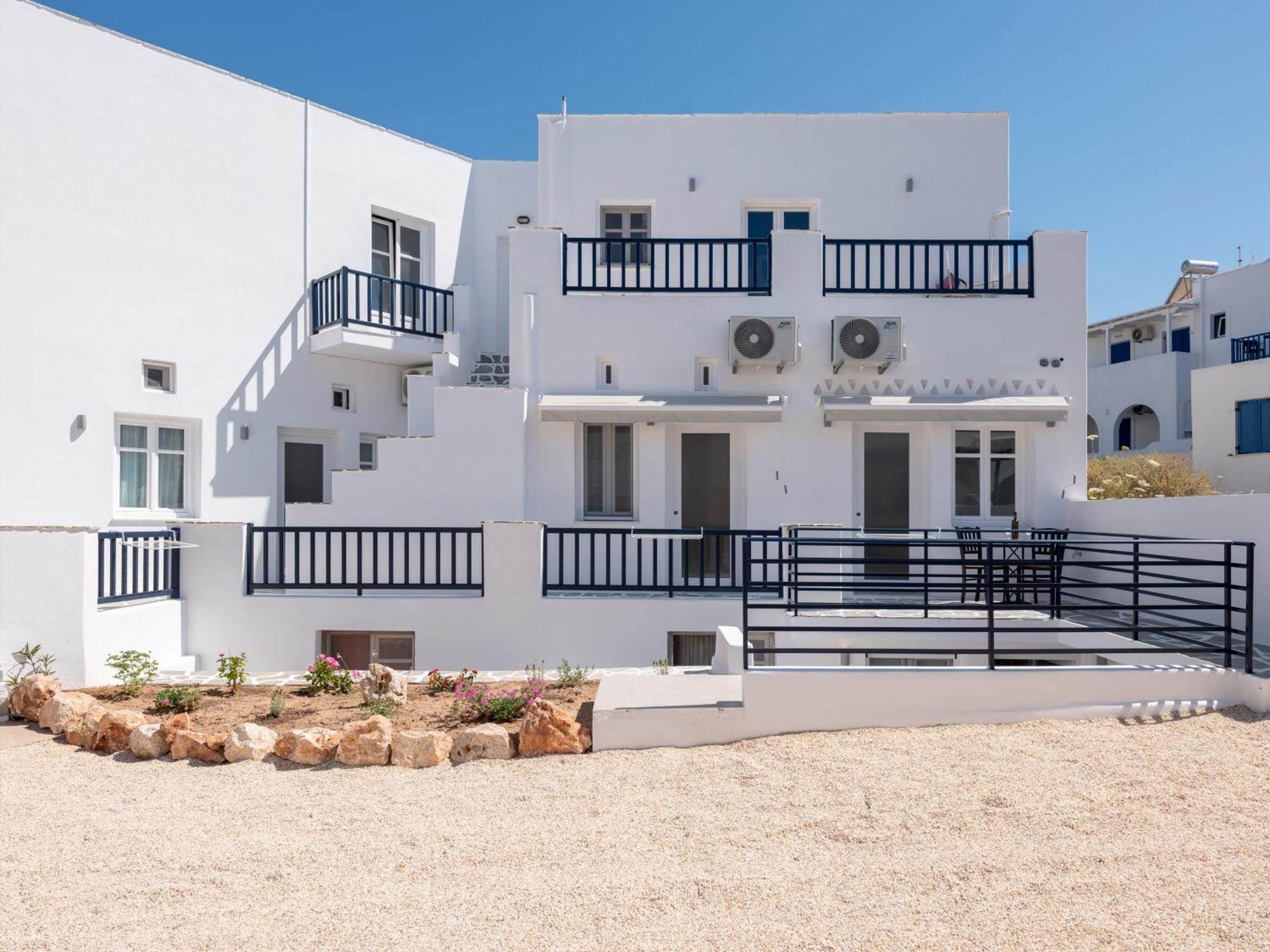 Ela Naousa (Paros)